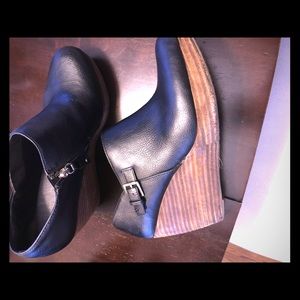 Dr Scholl’s black leather wedge bootie size 11M